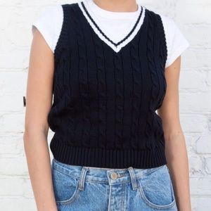 Brandy Melville cropped sweater vest💙